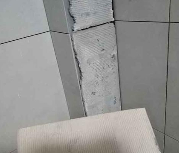 广水瓷砖空鼓维修公司分享下厨房瓷砖脱落的补救措施。
